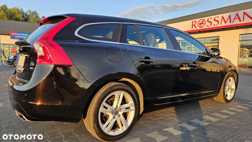 Volvo V60 ver-d6-plug--in--hybrid-awd-geartronic-summum - 8