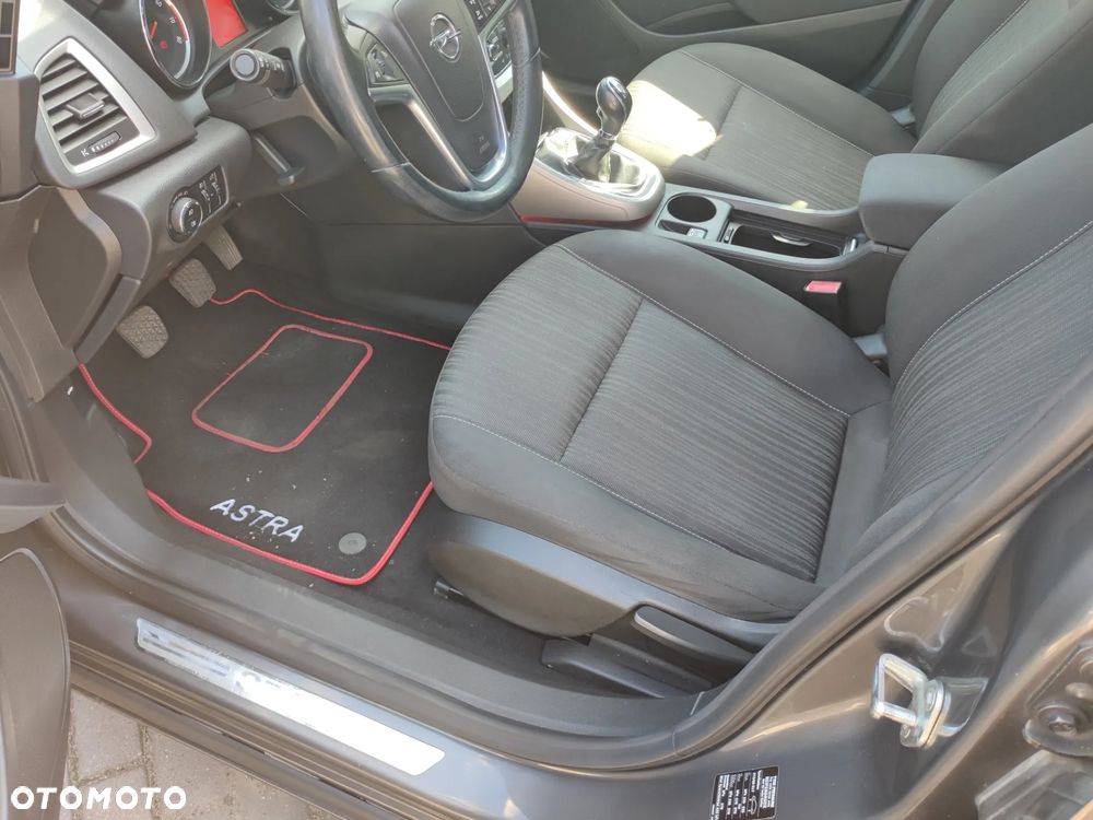 Opel Astra IV 1.4 T Cosmo - 13