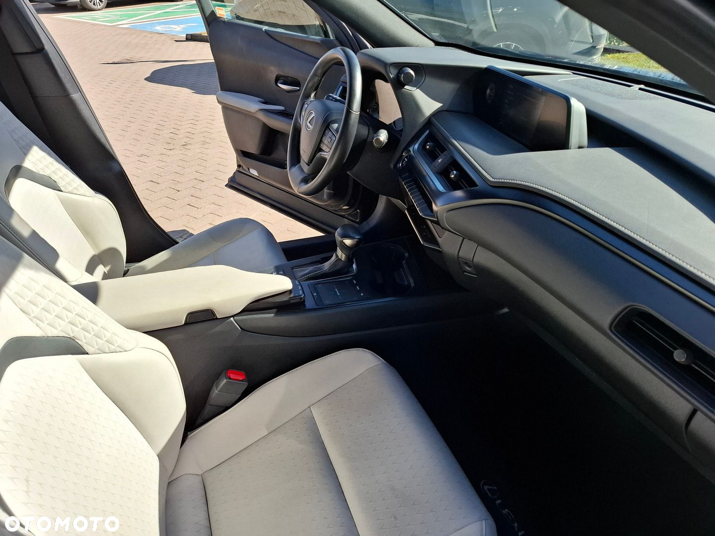 Lexus UX 250h GPF F Impression 2WD - 18