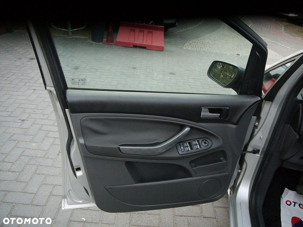 Ford C-MAX 1.8 Ambiente - 28