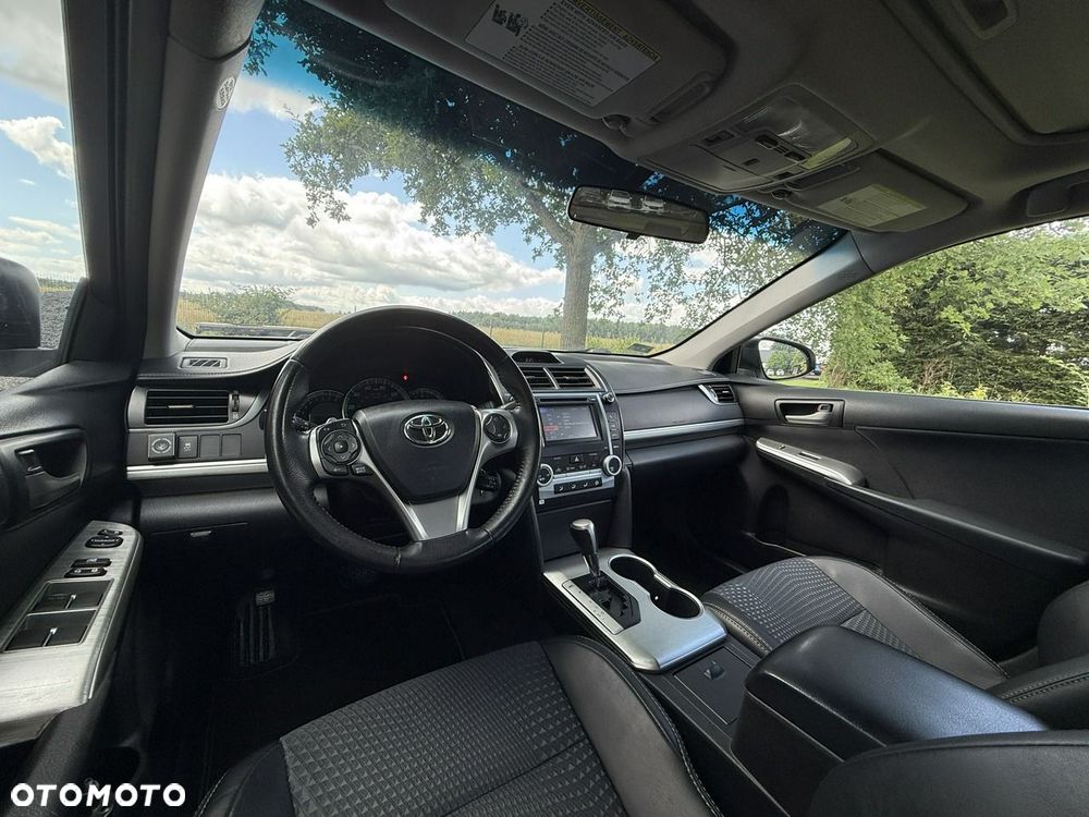 Toyota Camry - 19