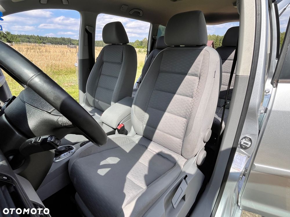 Volkswagen Touran 1.9 TDI DPF DSG Highline - 24