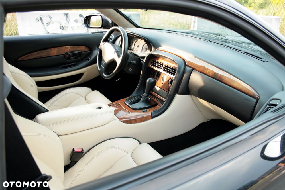 Aston Martin DB7 - 8