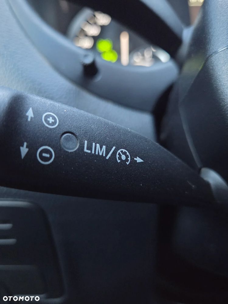 Mercedes-Benz Vito Mixto 5 miejsc - 24