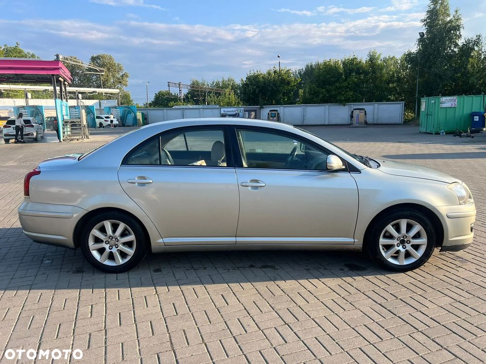 Toyota Avensis - 5