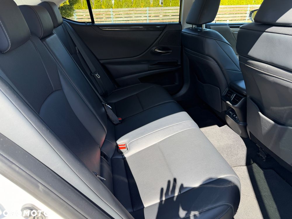 Lexus ES 300h Business Line - 36