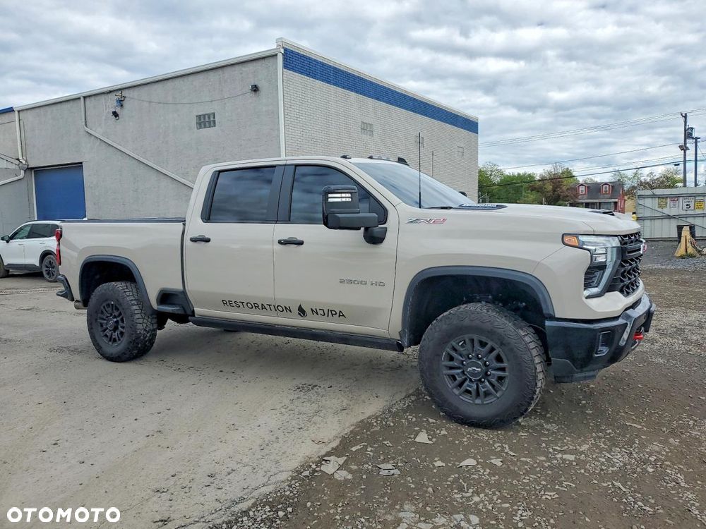 Chevrolet Silverado - 5