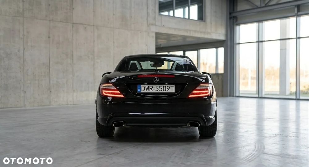 Mercedes-Benz SLK 350 (BlueEFFICIENCY) 7G-TRONIC - 5