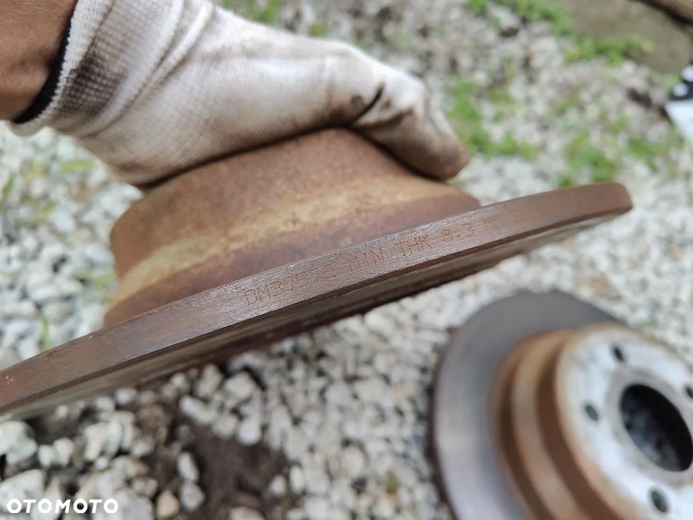 MERCEDES W211 Tarcze Hamulcowe Z Klockami Pełne Niewentylowane 2.2 2.7 - 14