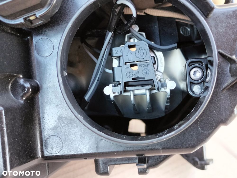 DACIA SANDERO III JOGGER LOGAN LAMPA PRAWA LEWA PRZÓD REFLEKTOR UK - 13