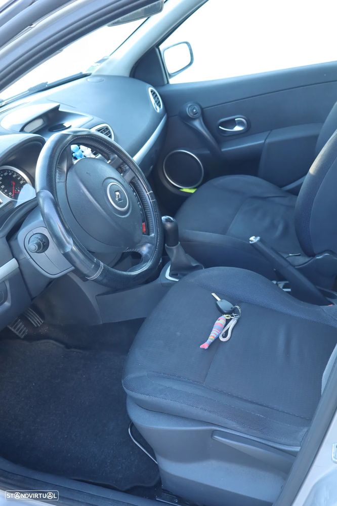 Renault Clio 1.2 16V Expression - 20