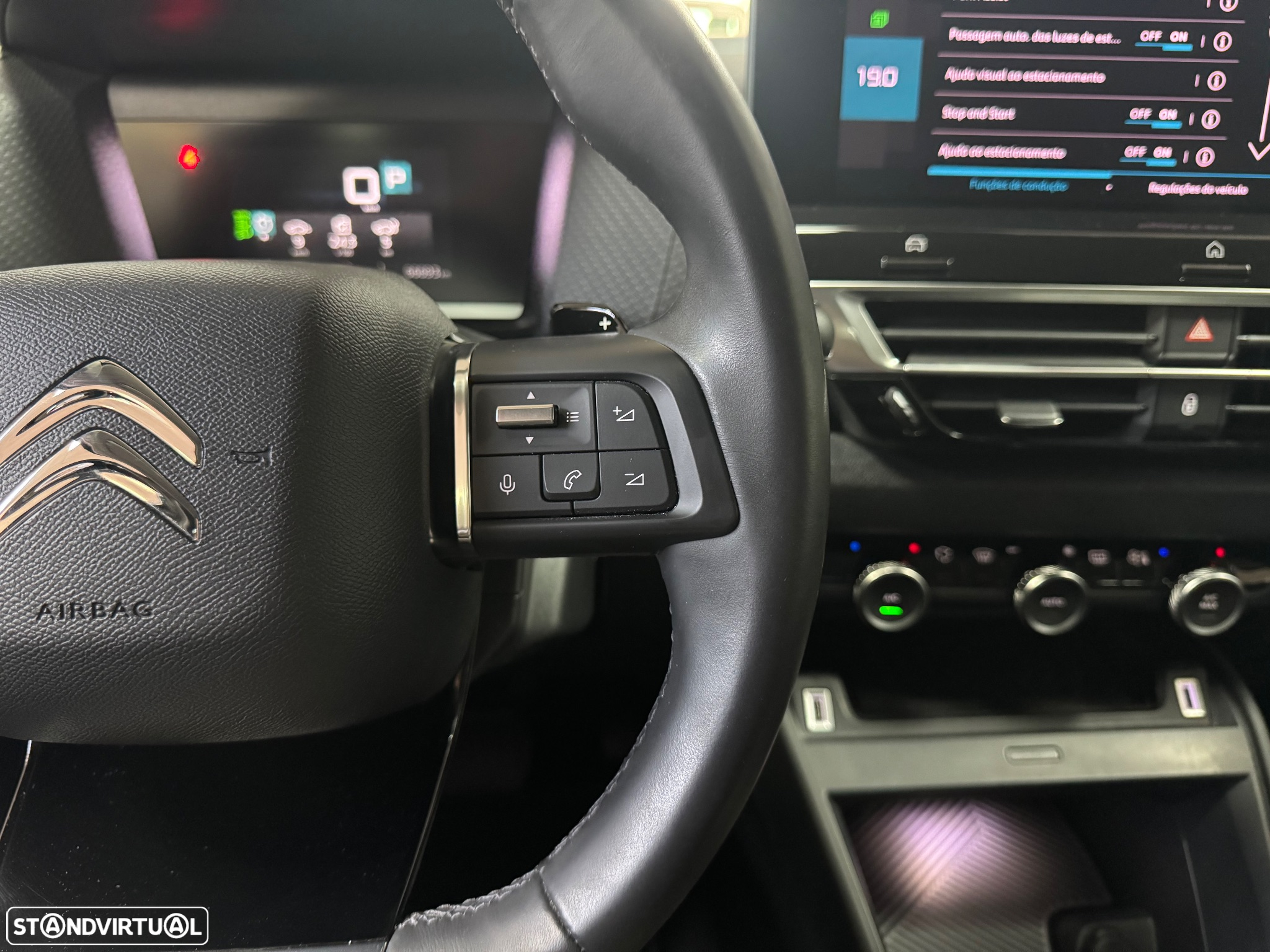 Citroën C4 PureTech 155 Stop&Start EAT8 SHINE - 23