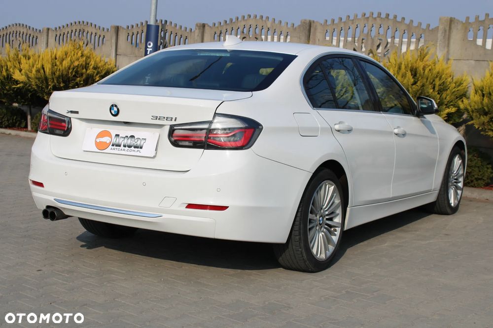 BMW Seria 3 328i xDrive Sport Line - 7