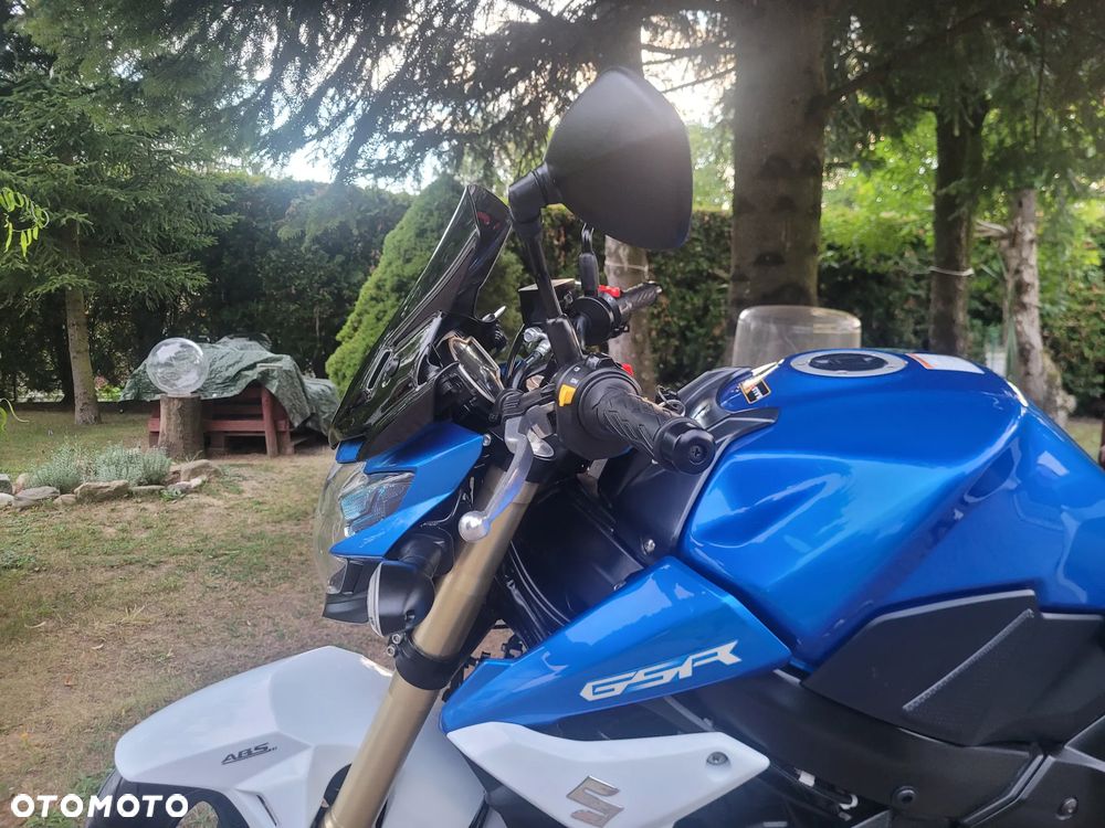 Suzuki GSR - 22