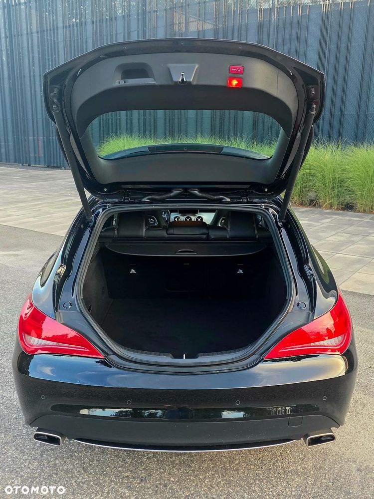 Mercedes-Benz CLA 200 Urban - 11