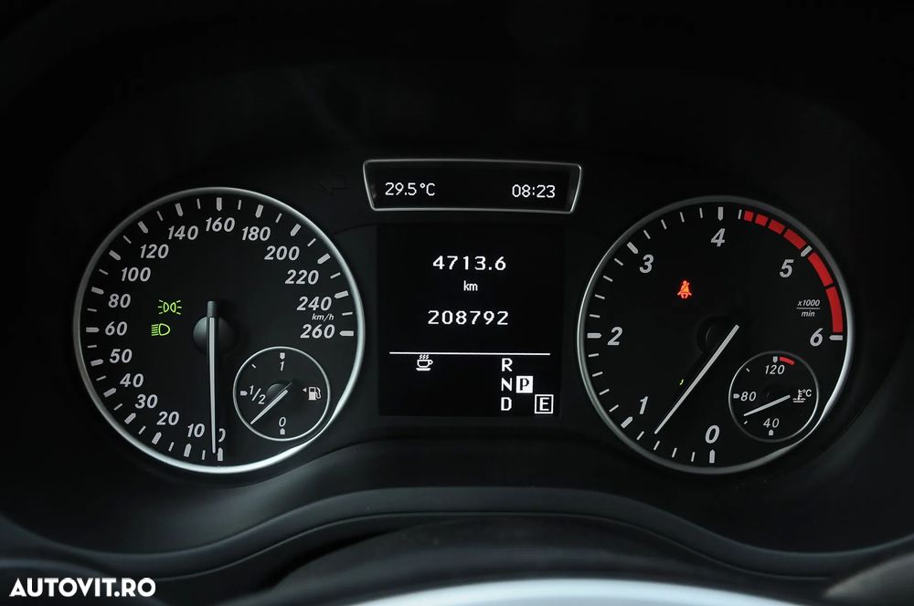 Mercedes-Benz B 180 - 10