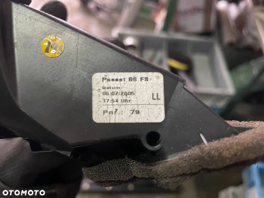 KRATKA NAWIEWU LEWA VOLKSWAGEN PASSAT B6 3C1819701 - 3