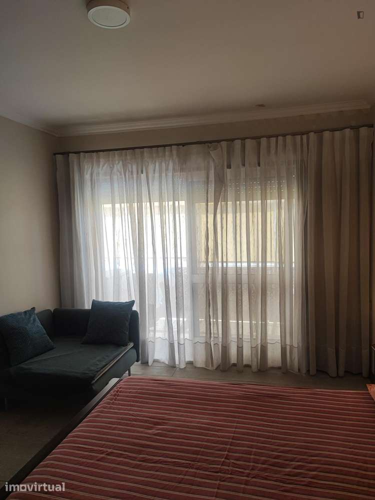 Quarto - localizado em São Mamede de Infesta Porto - Grande imagem: 2/12