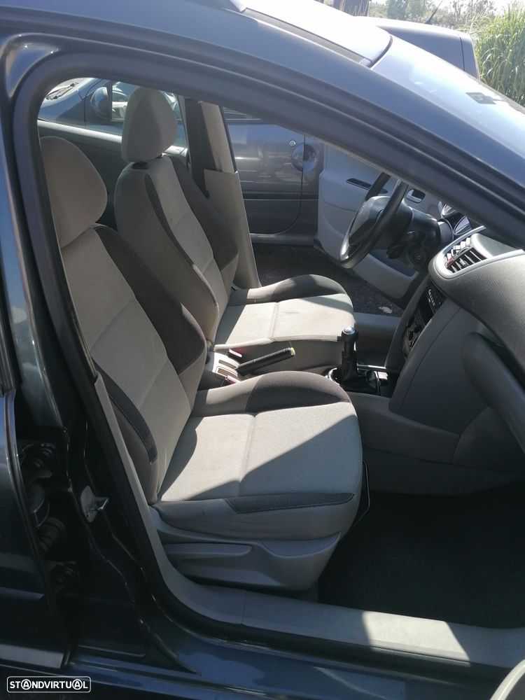 Peugeot 207 SW 1.4 Trendy - 8