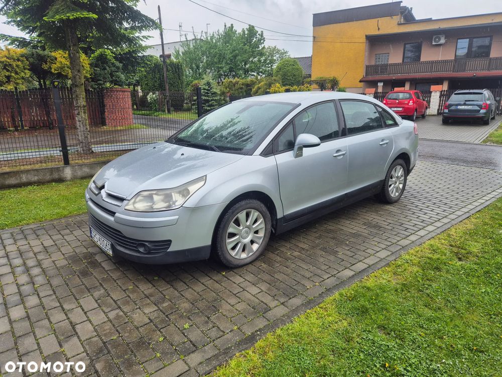Citroën C4 1.6 16V Confort - 2