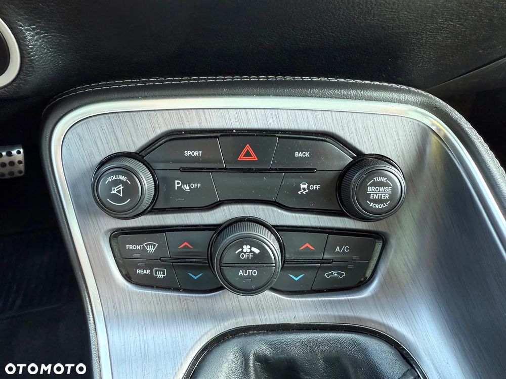 Dodge Challenger - 13