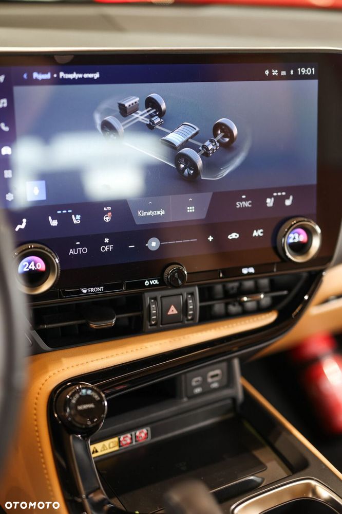 Lexus NX 350h Omotenashi AWD - 35