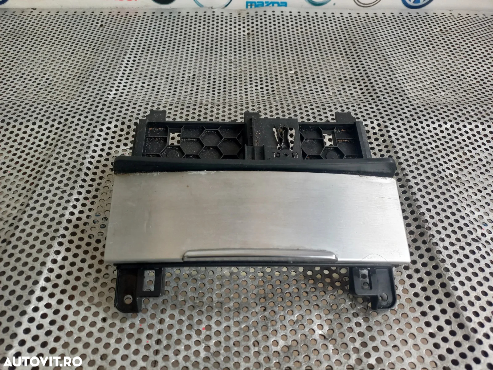 Scrumiera Audi Q7 4L An 2005-2006-2007-2008-2009-2010-2011-2012 - Dezmembrari Arad - 5