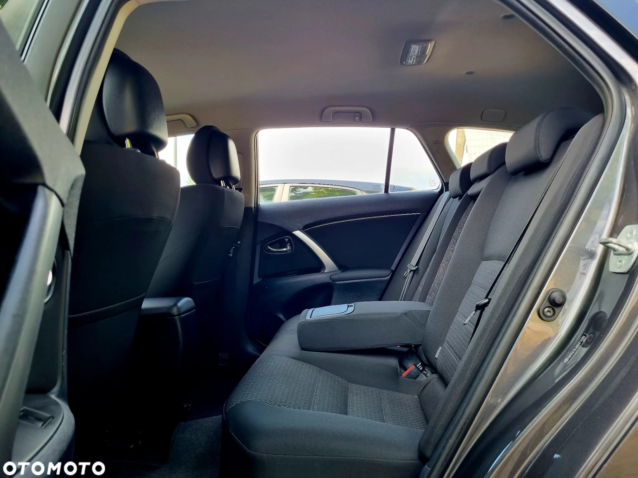 Toyota Avensis 1.8 Premium - 10