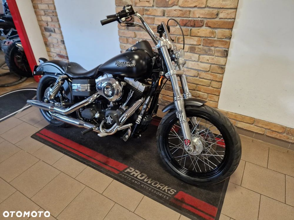 Harley-Davidson Dyna Street Bob - 1