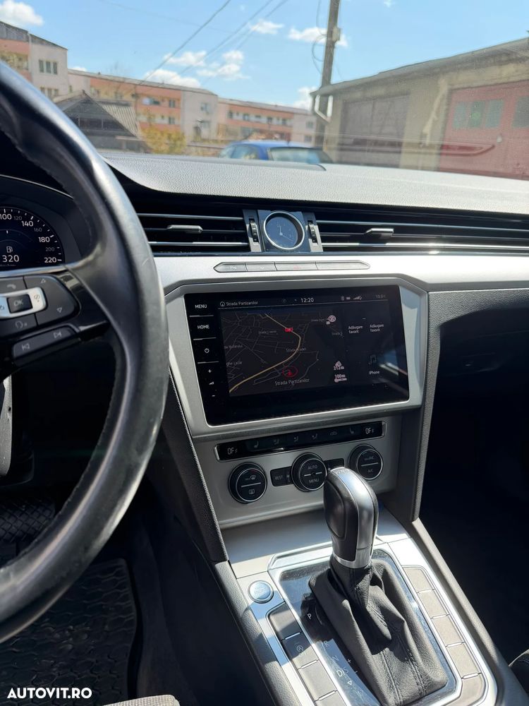 Volkswagen Passat 1.6 TDI SCR DSG - 11