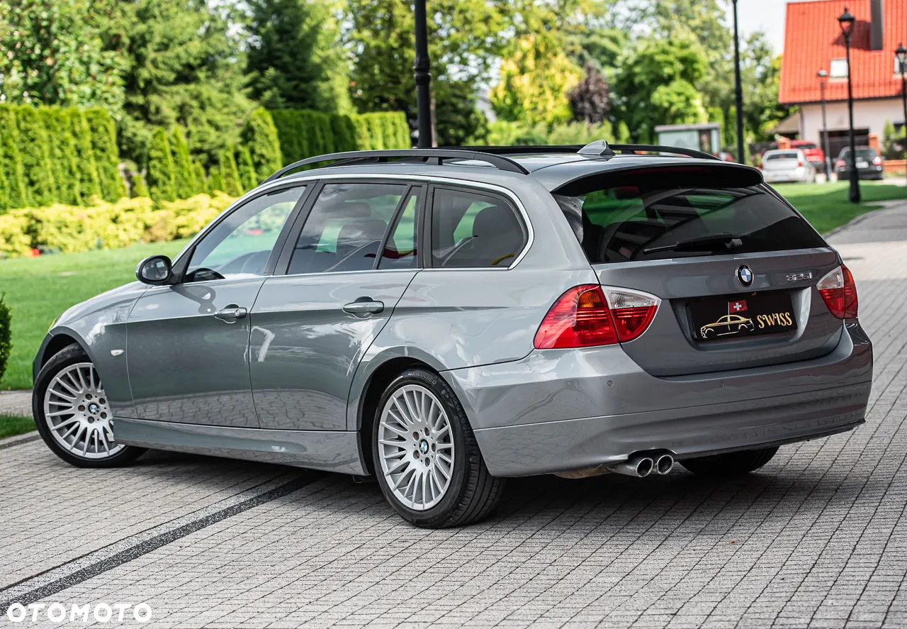 BMW Seria 3 325i Touring - 9