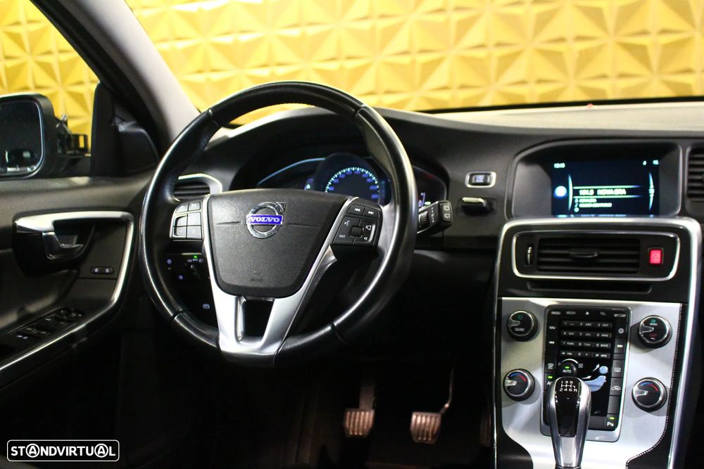 Volvo V60 2.0 D2 Momentum Drive - 14