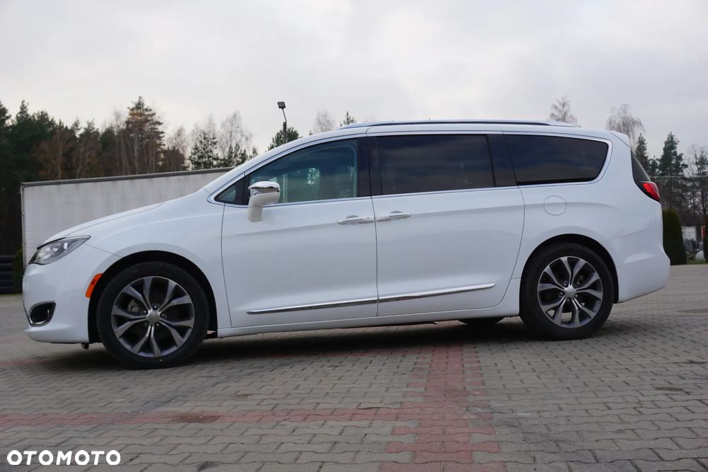 Chrysler Pacifica - 4