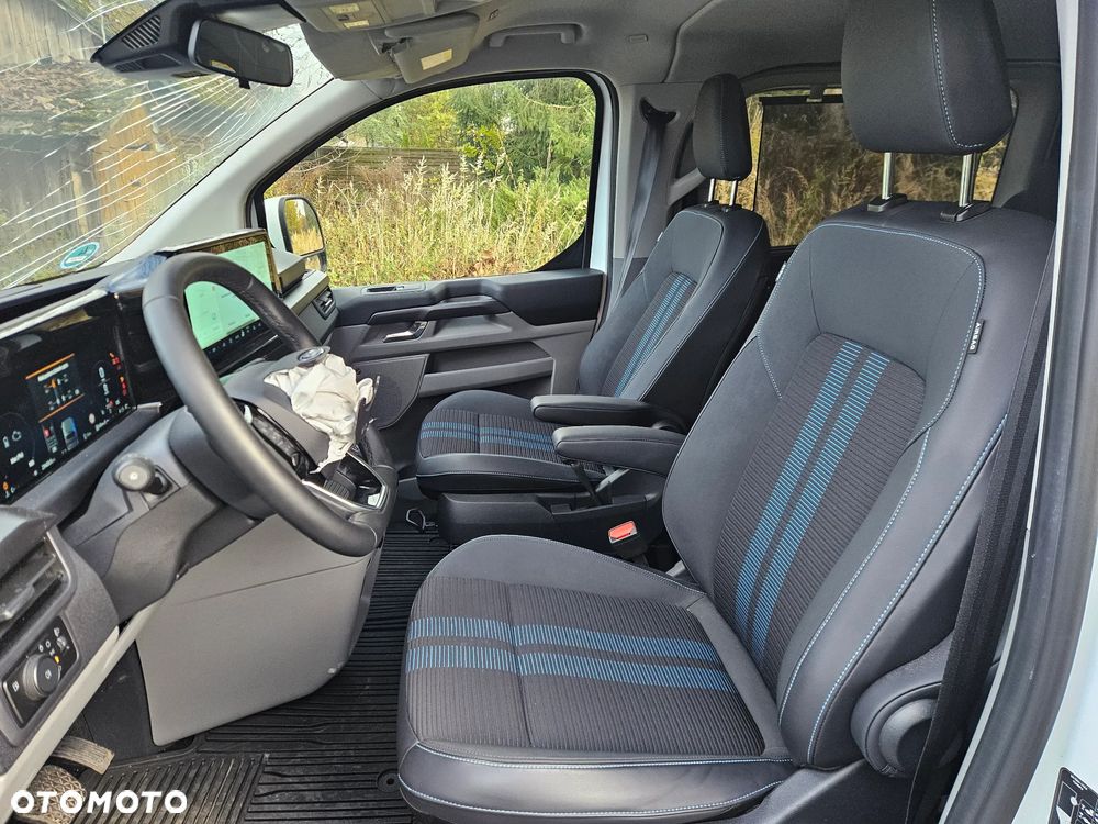 Ford Tourneo Custom - 22
