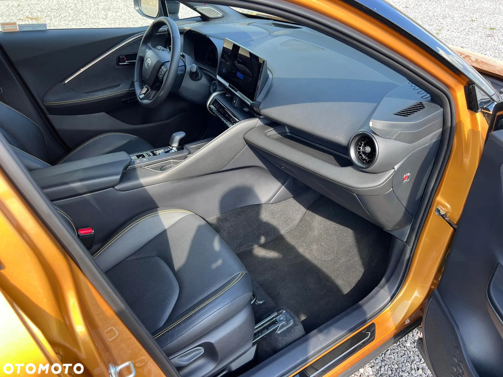 Toyota C-HR 2.0 PHEV Dynamic Force Executive - 24