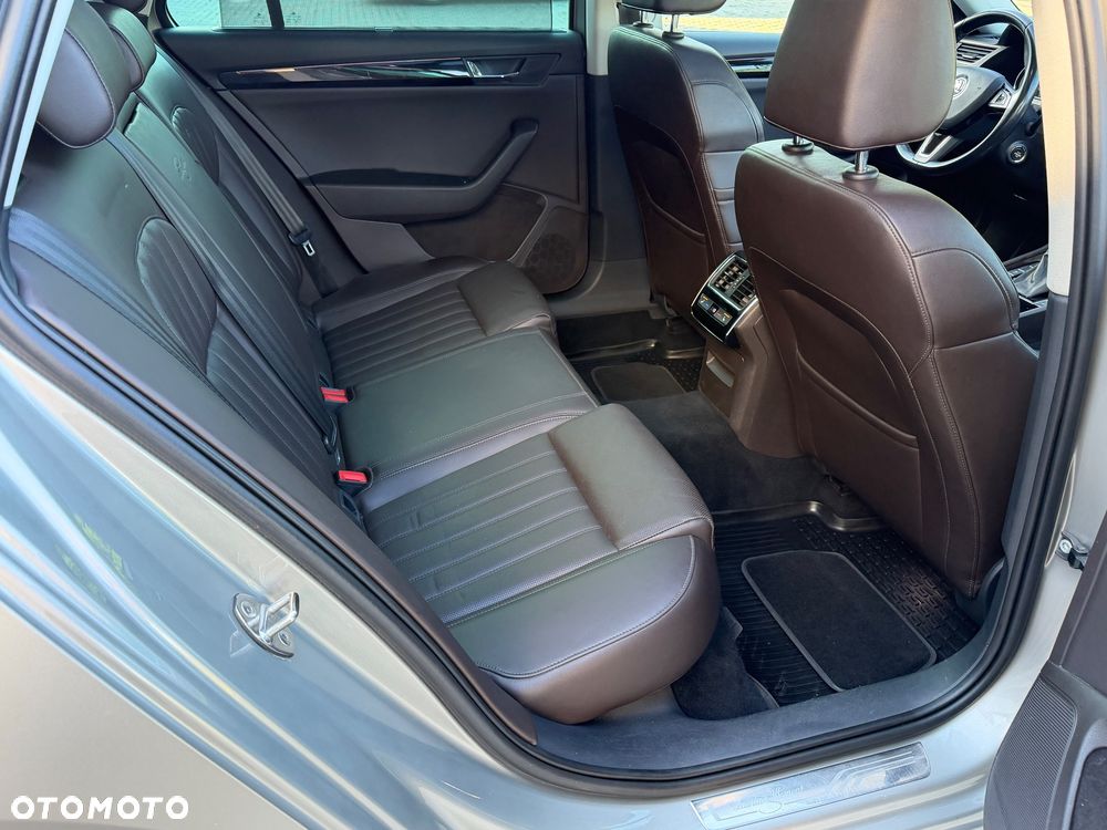 Skoda Superb 2.0 TDI L&K DSG - 35
