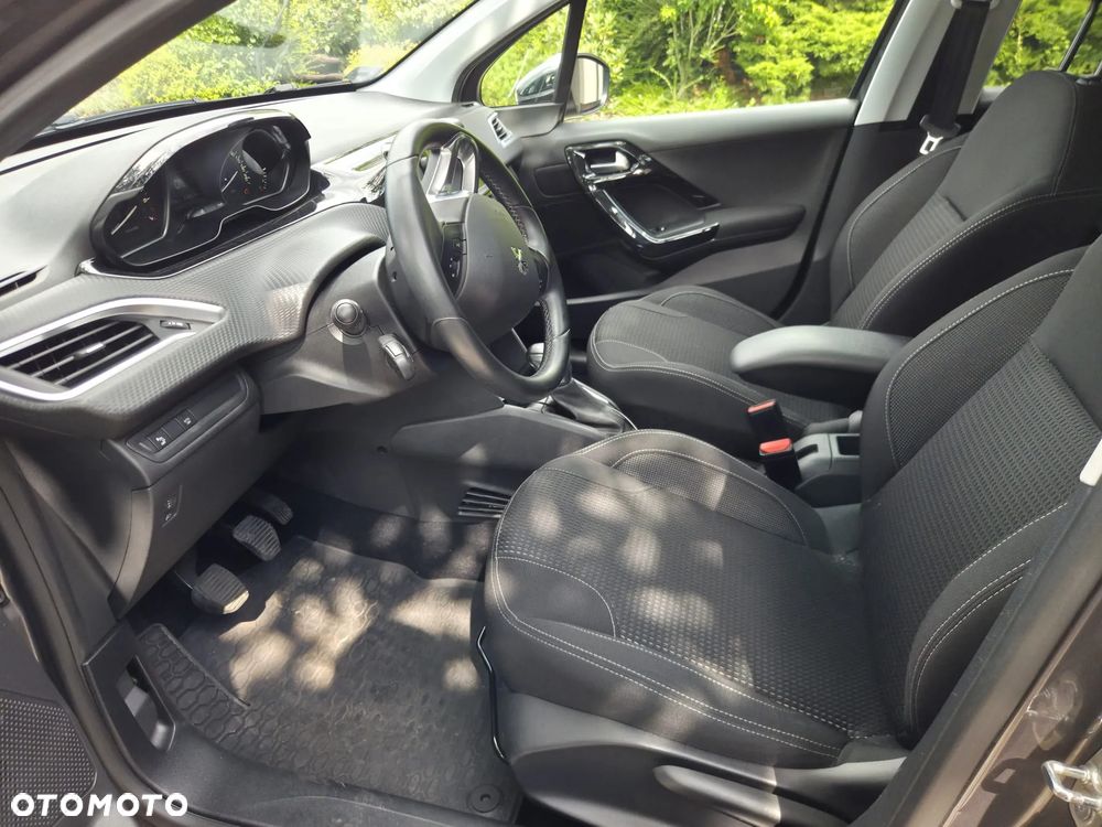 Peugeot 208 1.2 PureTech GPF Allure S&S - 11