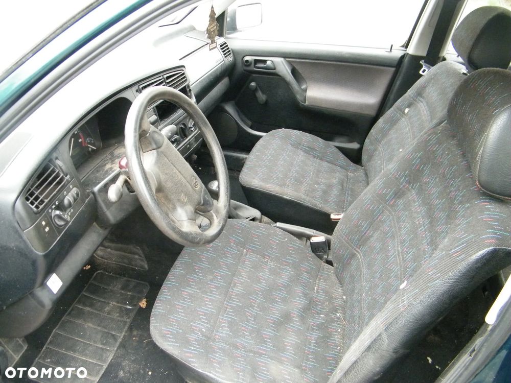 Volkswagen Golf III (91-03r.) 1.4 B 59KM. Silnik AEX Skrzynia DGL lakier LC6P. Cały na części. GWARANCJA !!!  Przód Tył Zestaw Komplet Drzwi Klapa Zderzak Błotnik Maska Grill Atrapa Szyba Pas Lampa Lusterko Boczki Fotel Kanapa Kokpit Deska Rozdzielcza Przełącznik Włącznik Sterownik Przewody Wiązka Instalacja Moduł Komputer Czujnik Listwa Pompa Alternator Wtryski Głowica Rozrusznik Kompresor Sprzęgło Dwumas Silnik Skrzynia ABS Klimatyzacji Paliwa Wspomagania Kolektor Turbina Przepustnica Zawór Chłodnica Koło Hak Belka Sanki Zawieszenie Mcpherson Półoś Amortyzator Wydech Tłumik Zacisk Most - 9
