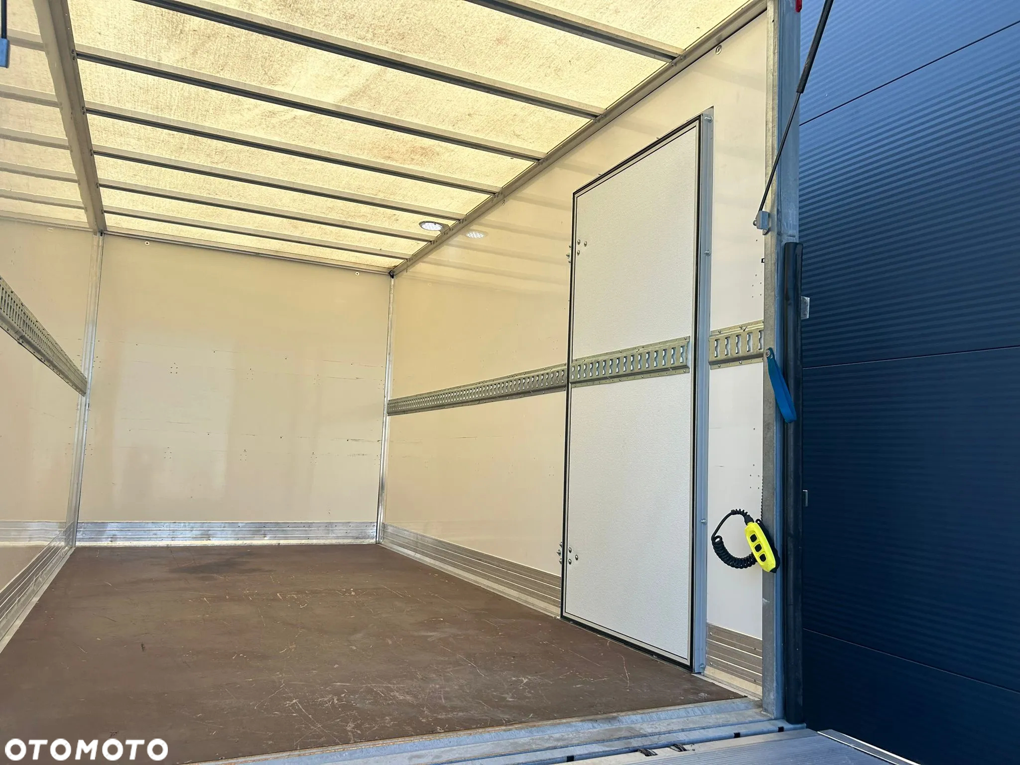 Iveco Daily 35C16 3.0 HPI Kontener 8 palet + winda 750kg + drzwi boczne **Niski przebieg**Na drążku**Wzmocniony**Climatronic**Sprowadzony**2022R** - 8
