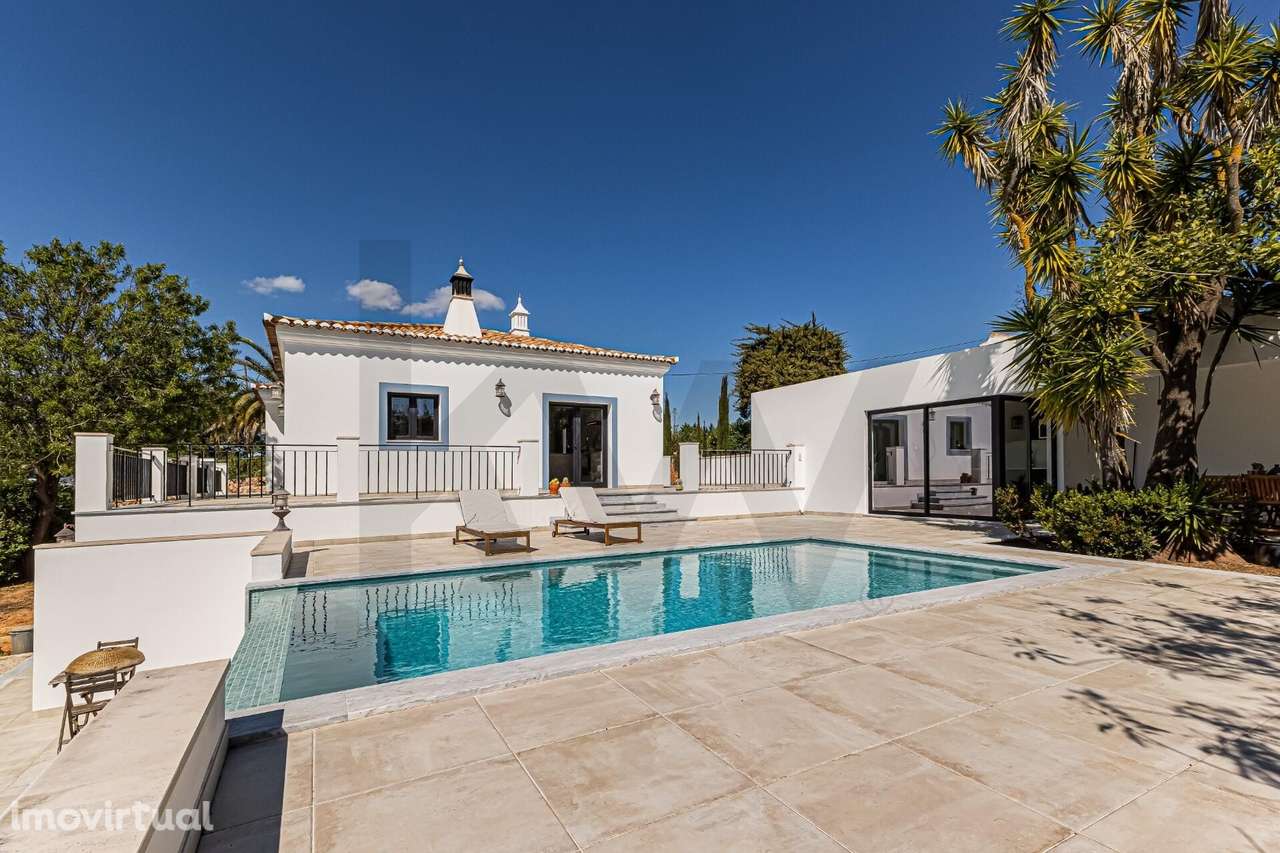 MORADIA ISOLADA, TÉRREA, COM PISCINA EM LOTE DE 5120M2 + ESTÚDIO INDEP - Grande imagem: 2/27