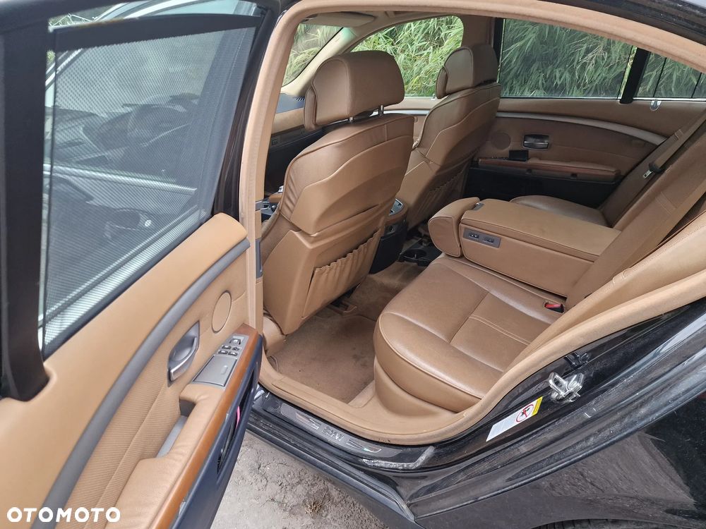 BMW Seria 7 745i - 22