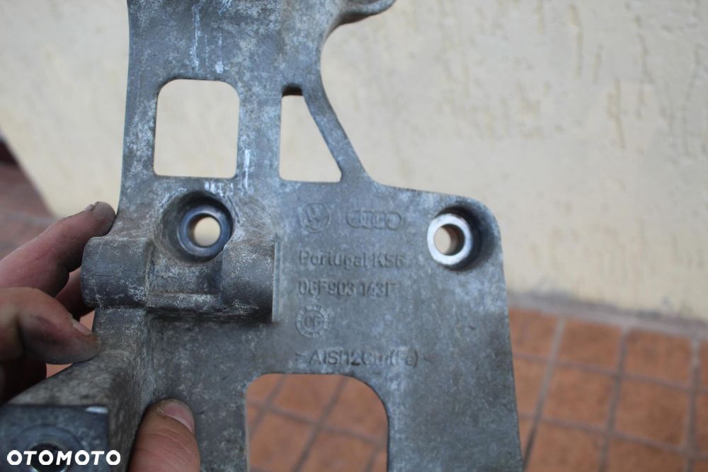 ŁAPA PODSTAWA ALTERNATORA VW GOLF V 1.6 06F903143F - 4