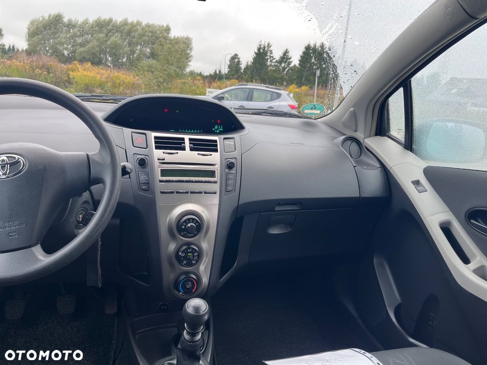 Toyota Yaris - 24