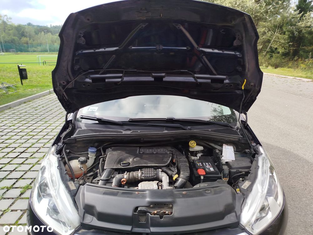 Peugeot 208 - 16
