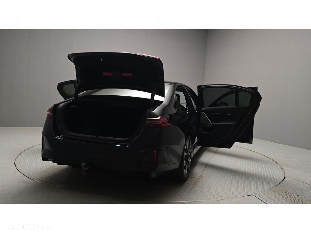 BMW Seria 5 520d xDrive mHEV M Sport - 12
