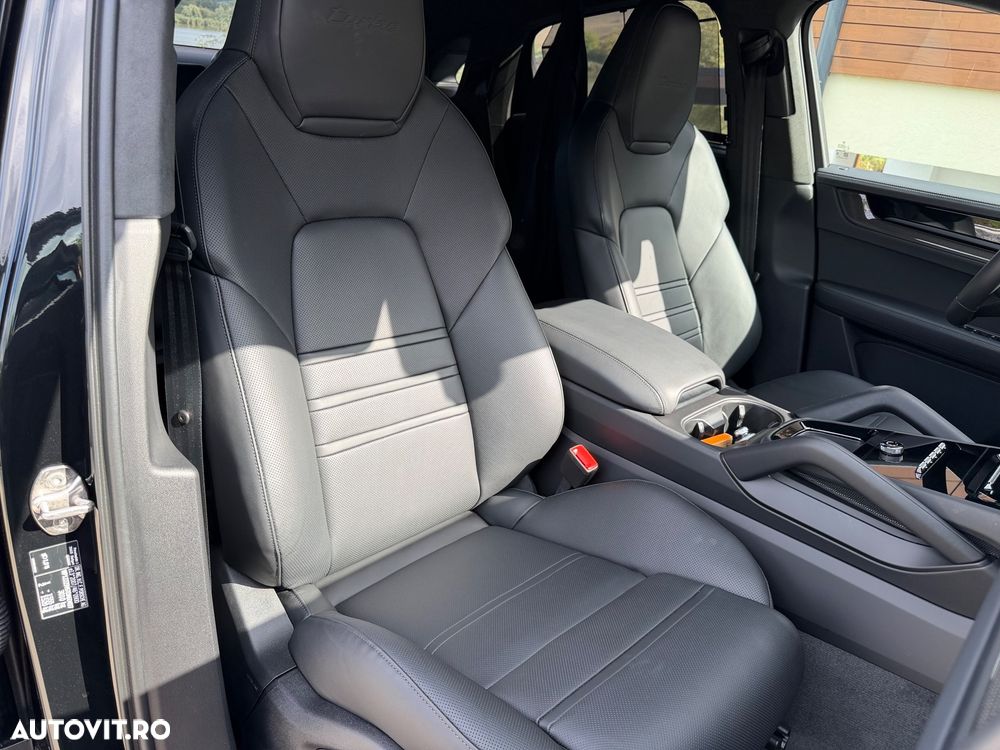 PORSCHE Cayenne 2026 — imagine 17
