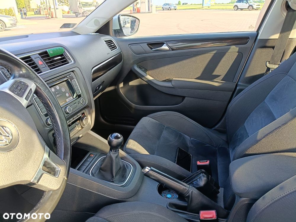 Volkswagen Jetta 1.2 TSI Comfortline - 11