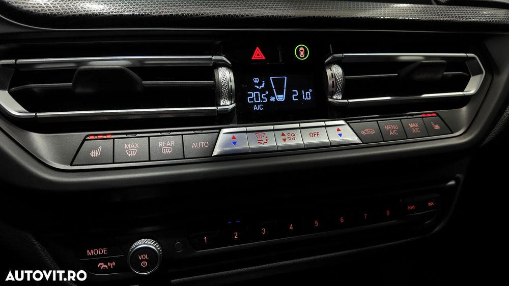 BMW Seria 2 218i Aut. M Sport - 28