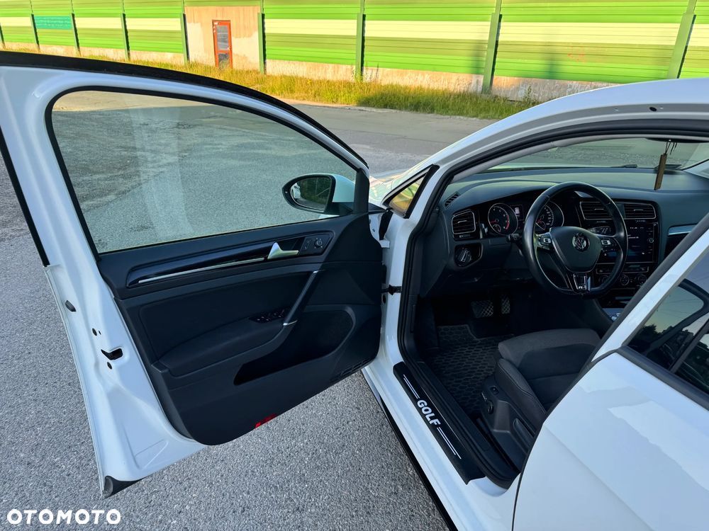 Volkswagen Golf - 31