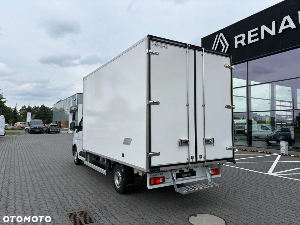 Renault nowy Master kontener 8 EP - 11